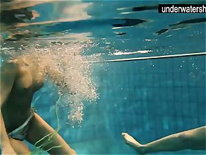 two mind-blowing amateurs showing their bods off under water